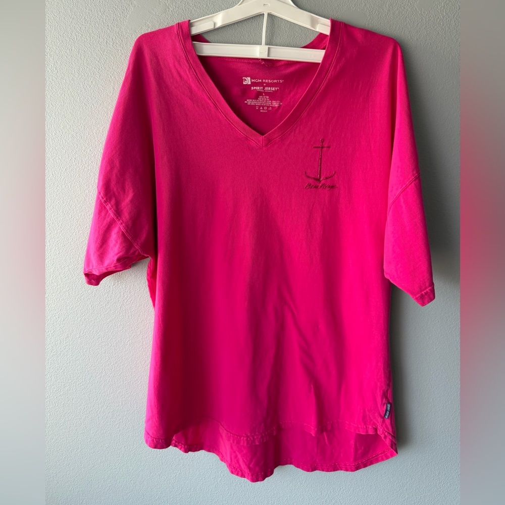 Spirit Jersey MGM Resorts hot pink Beau Rivage short sleeve oversized tee sz L
